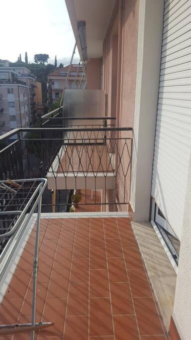 Apartamento Albenga Sul Mare Famiglie Ed Amici Fino 10 Posti Exterior foto